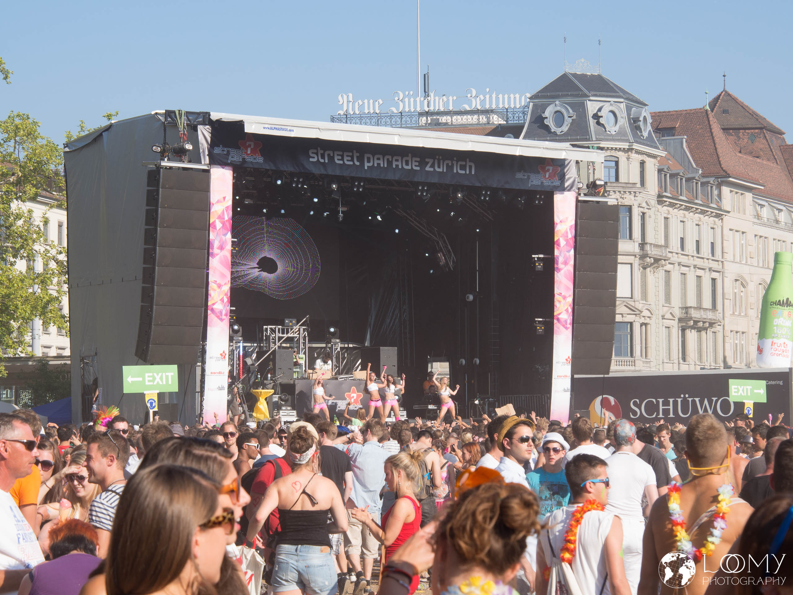 Auch auf der Bühne wird fest getanzt