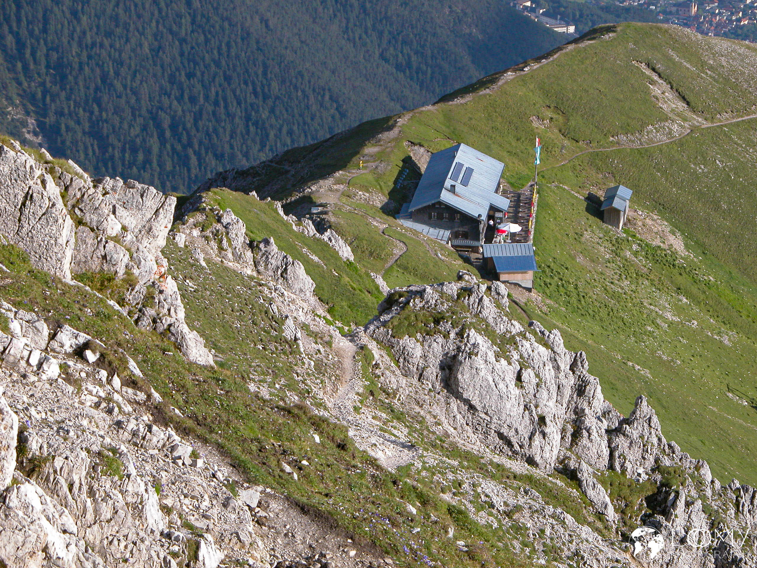 Erster Blick auf die Nördlinger Hütte (2238m)