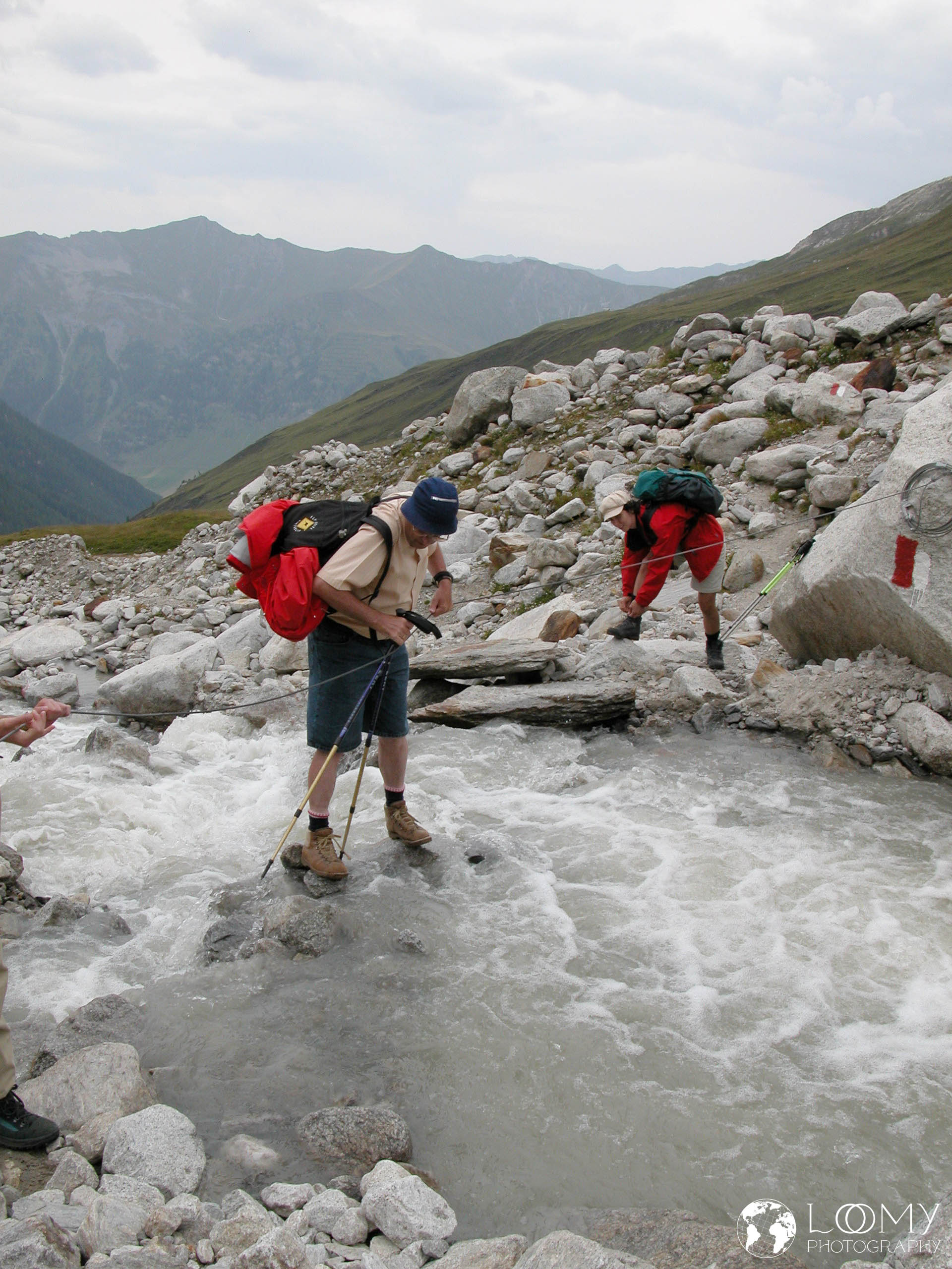 Vati bei Flussquerung